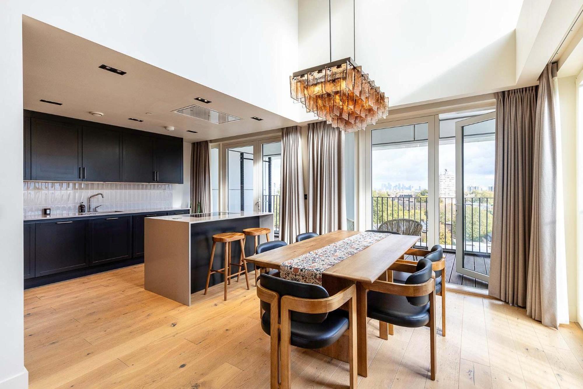 3br 2bth Penthouse In Appartement Londres